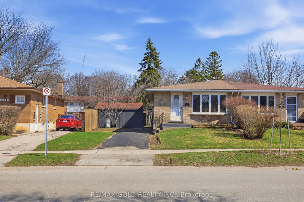 Photo of 231A Cedarbrae Avenue, Waterloo, ON N2L 4S6 (MLS # X12979102)