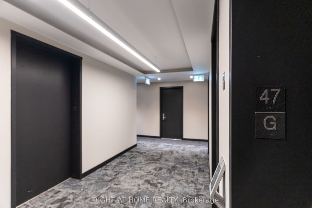 Photo of 488 UNIVERSITY Avenue #4702, Toronto, ON M5G 0C1 (MLS # C12639622)