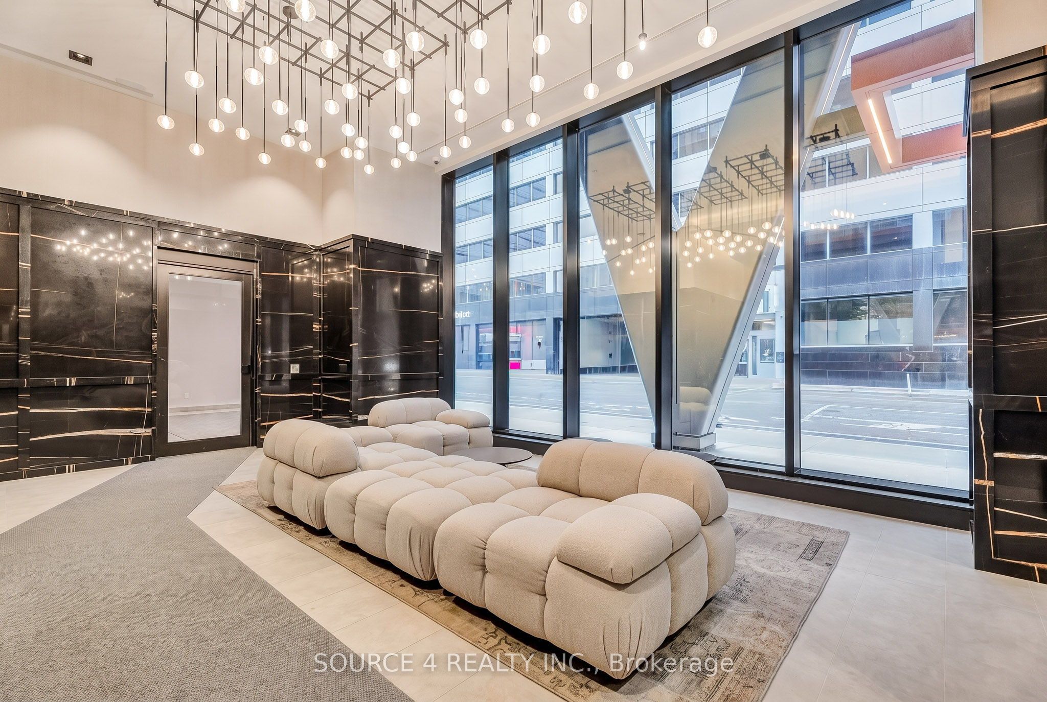 108 Peter Street 4906