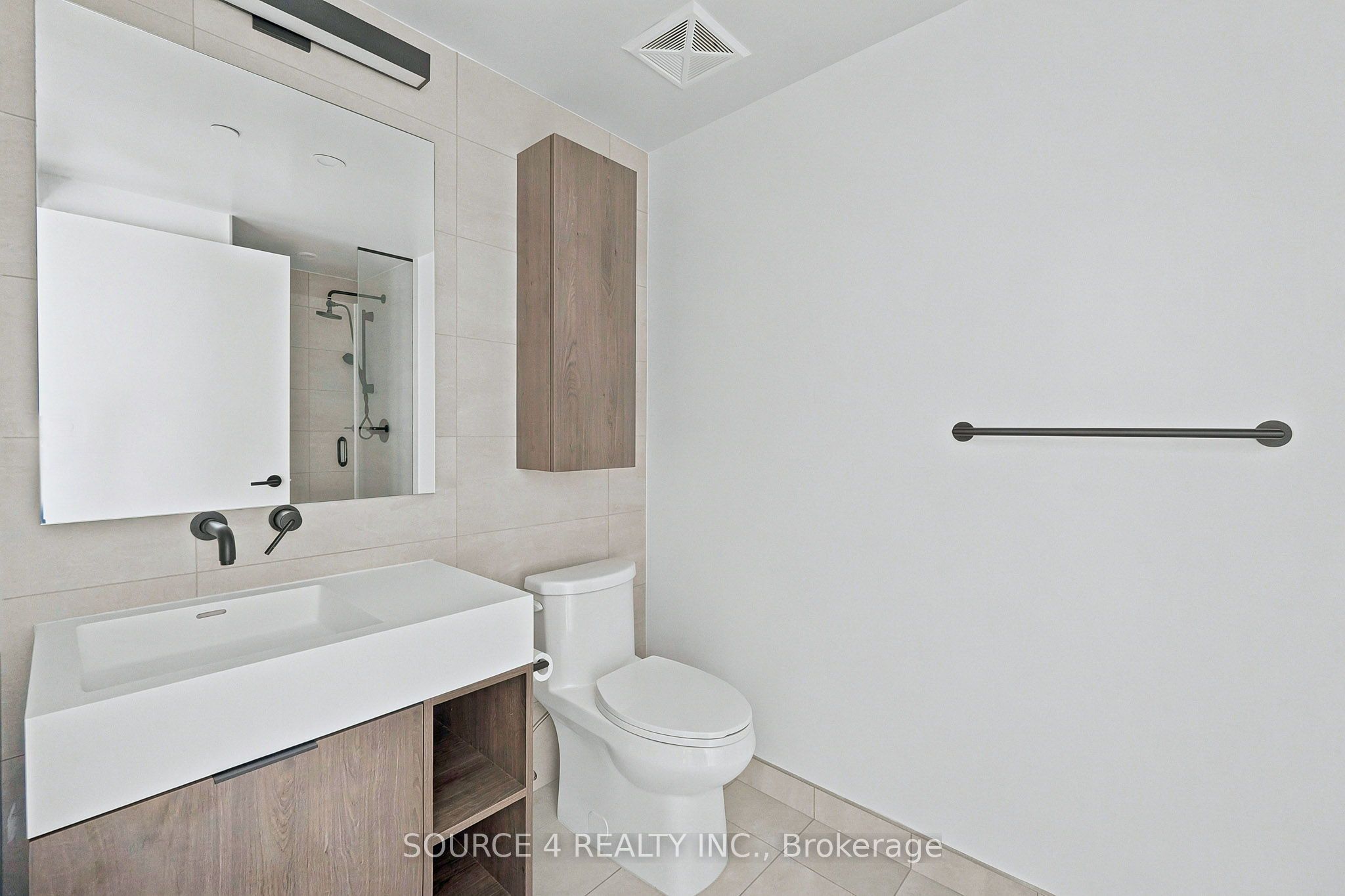 108 Peter Street 4906