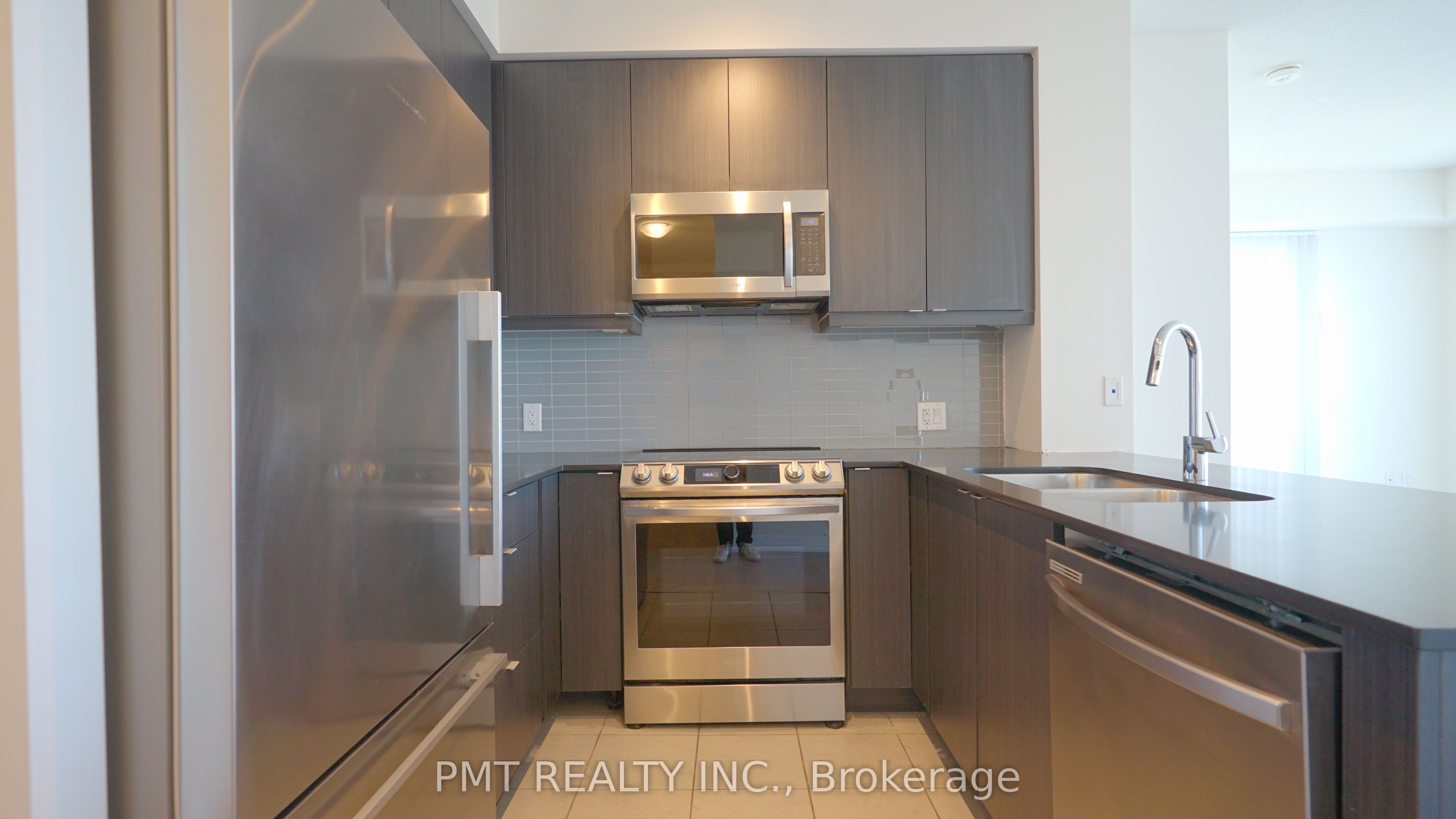 50 Thomas Riley Road 1402