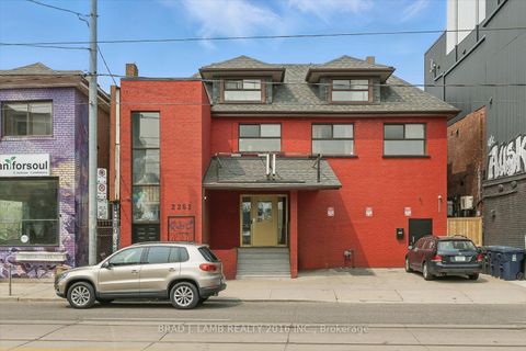 2261 Dundas Street W Toronto ON M6R 1X6