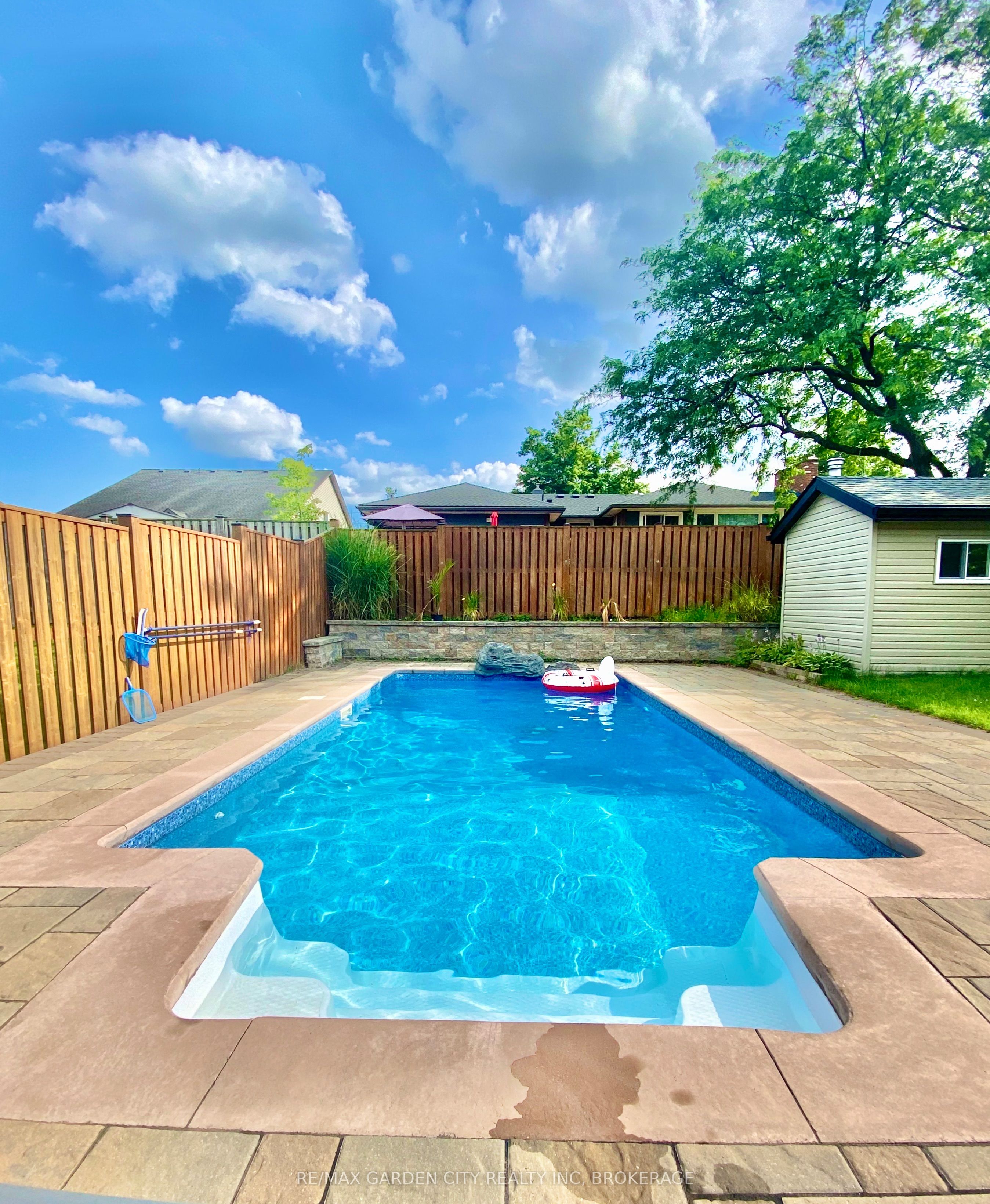4022 Bush Crescent