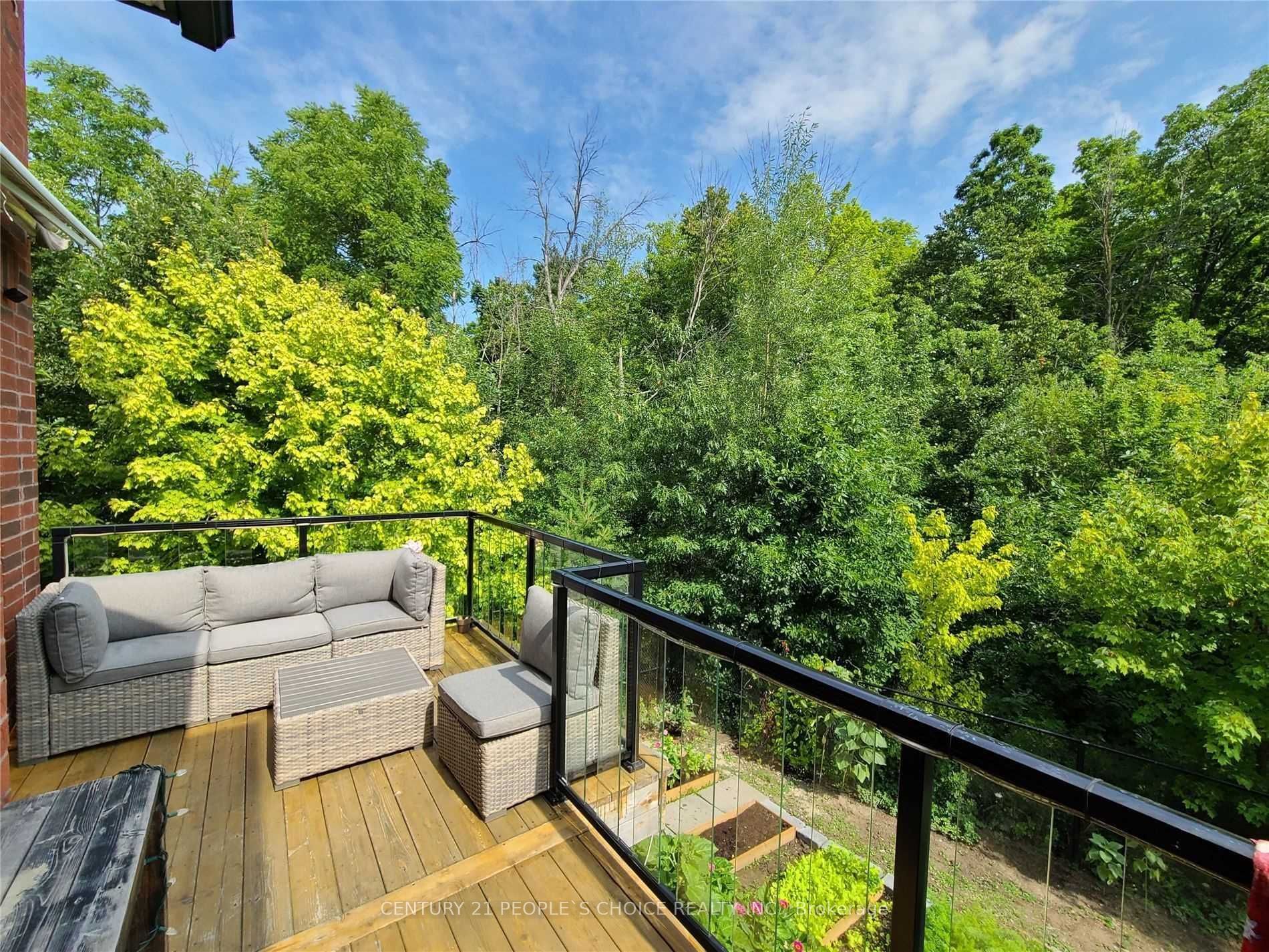 5609 Meadowcrest Avenue Upper