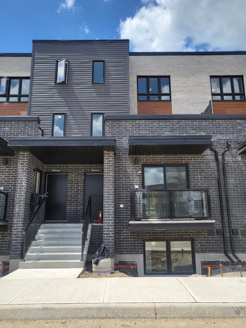 Photo of 235 Chapel Hill Drive #25, Kitchener, ON N2R 0S4 (MLS # X13711662)