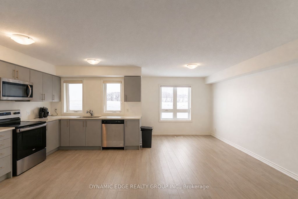 Photo of 235 Chapel Hill Drive #25, Kitchener, ON N2R 0S4 (MLS # X13711662)