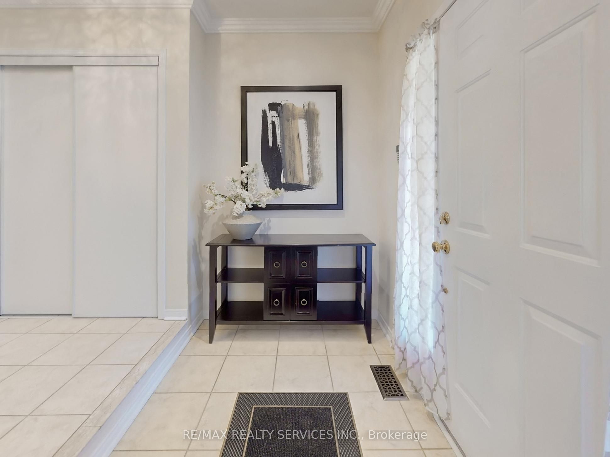 6169 Rowers Crescent