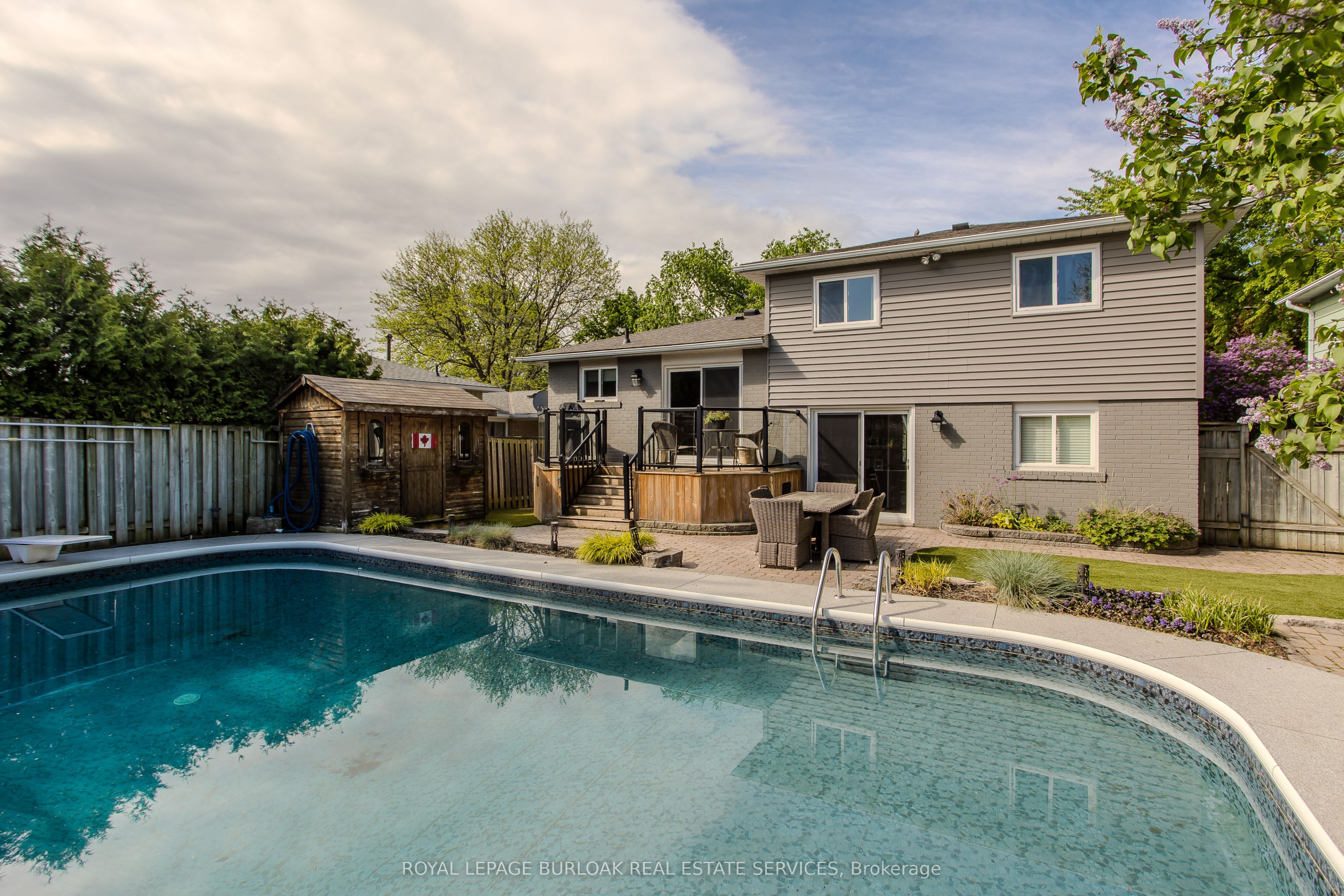 1487 Rusholme Crescent