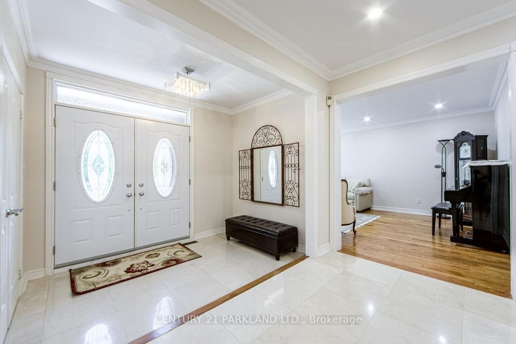 Photo of 112 Strathearn Avenue, Richmond Hill, ON L4B 2L2 (MLS # N12654302)