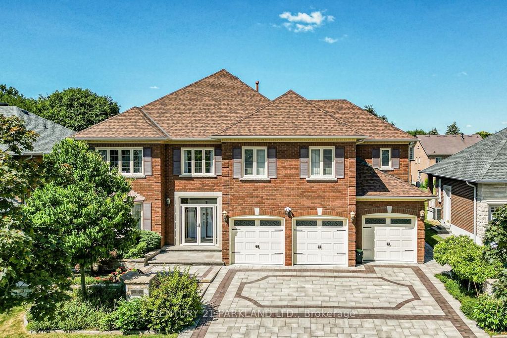 Photo of 112 Strathearn Avenue, Richmond Hill, ON L4B 2L2 (MLS # N12654302)