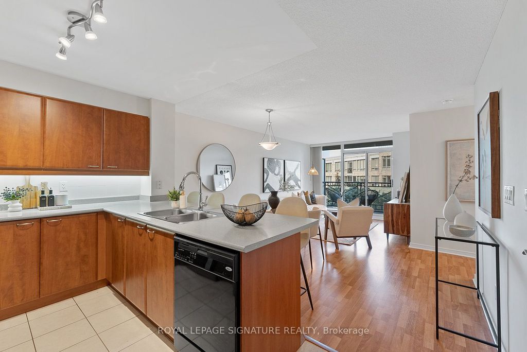 Photo of 205 The Donway N/A W #521, Toronto, ON M3B 3S5 (MLS # C12433450)