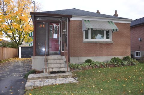 42 Ecker Drive Toronto ON M8W 2P4