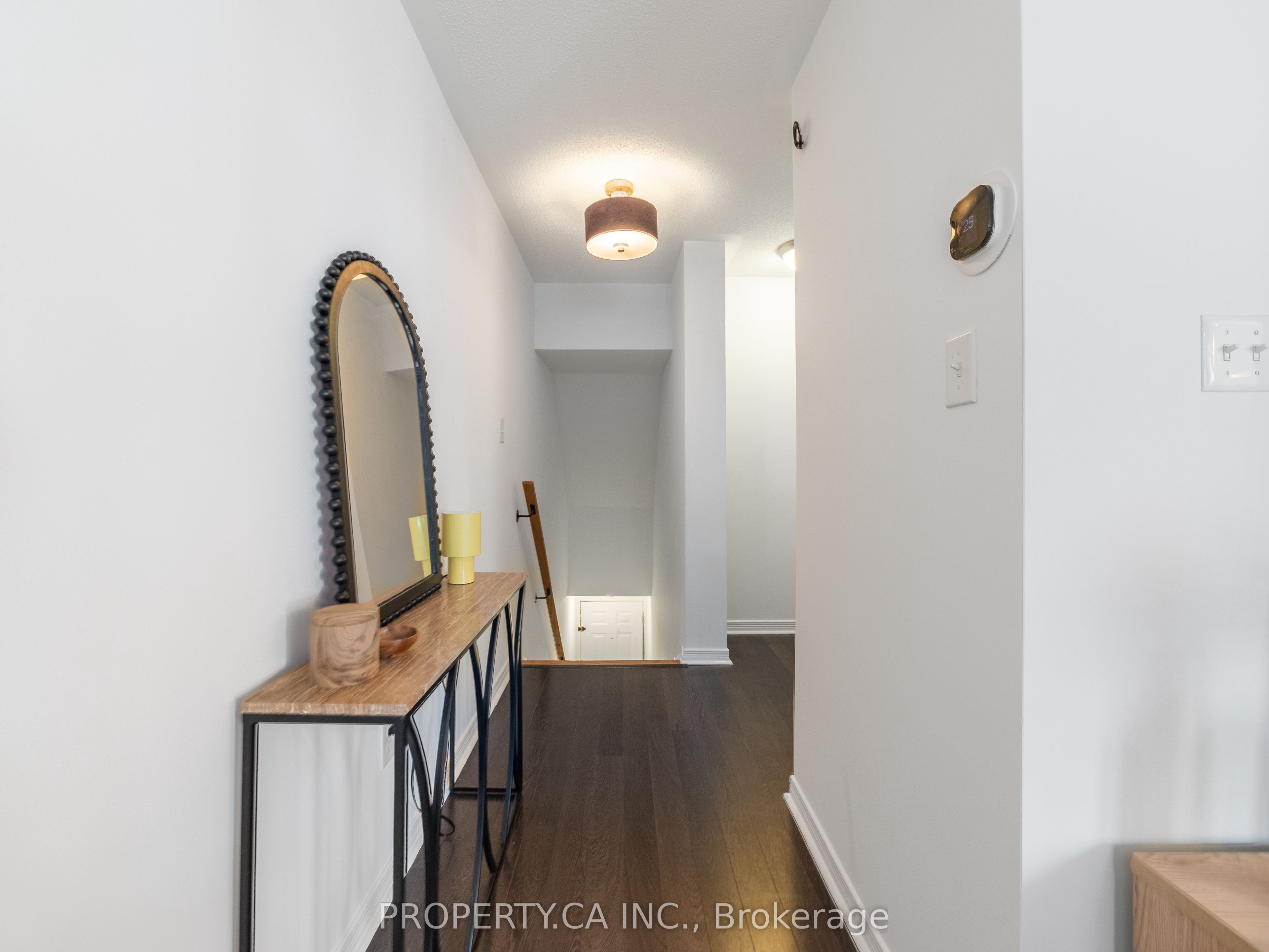819 Dundas Street E 4