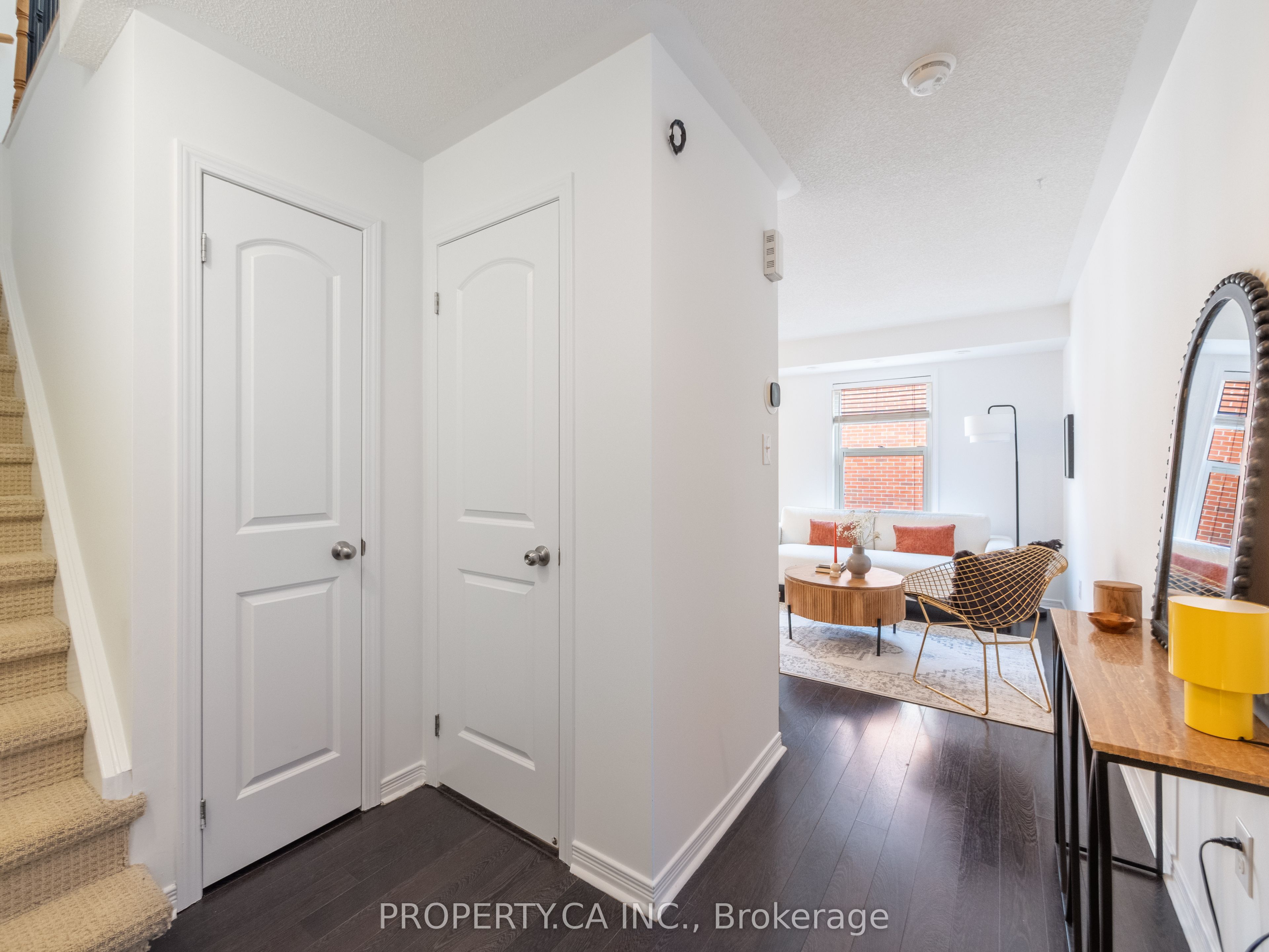 819 Dundas Street E 4