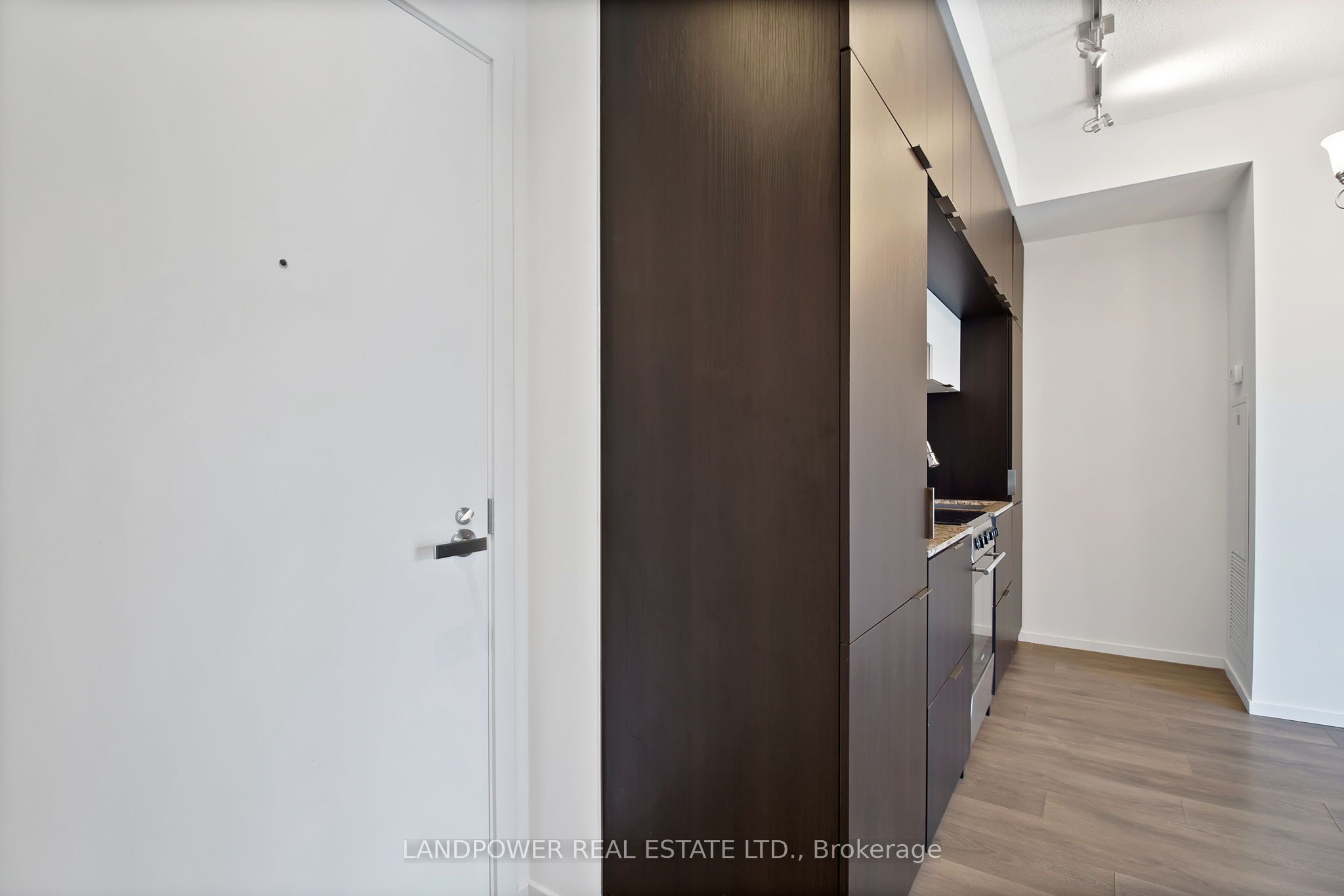 159 Dundas Street E 1107