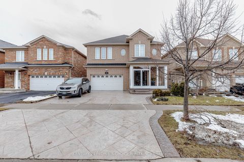 266 Comiskey Crescent Mississauga ON L5W 0C4