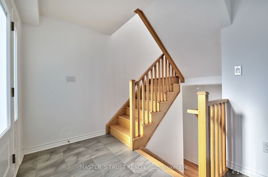 Photo of 2501 Littlefield Crescent, Oakville, ON L6M 5L9 (MLS # W13554988)