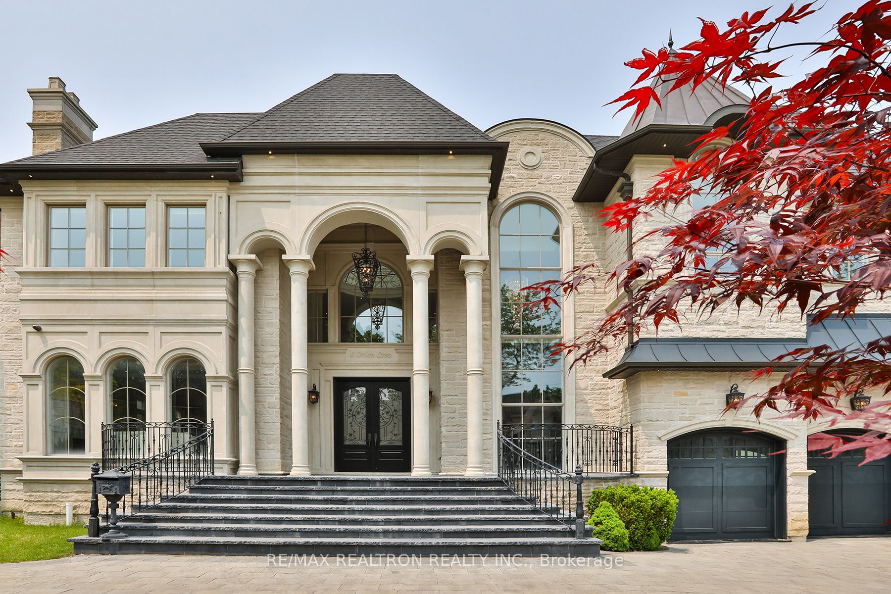 6 Orlon Crescent
