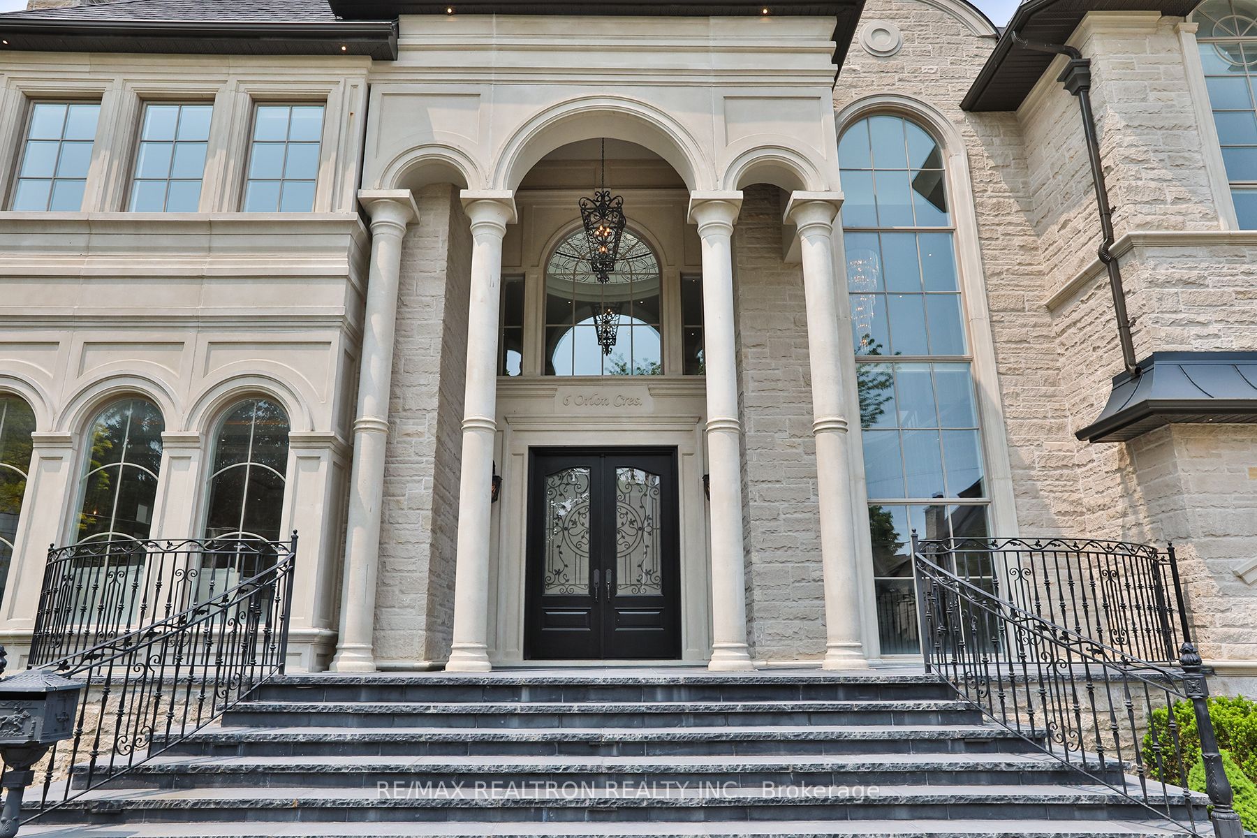 6 Orlon Crescent