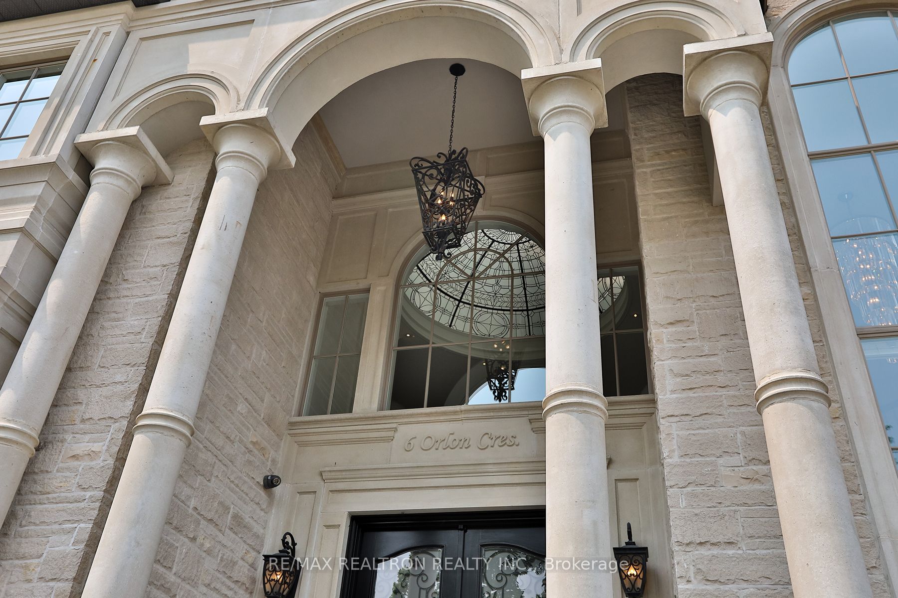 6 Orlon Crescent