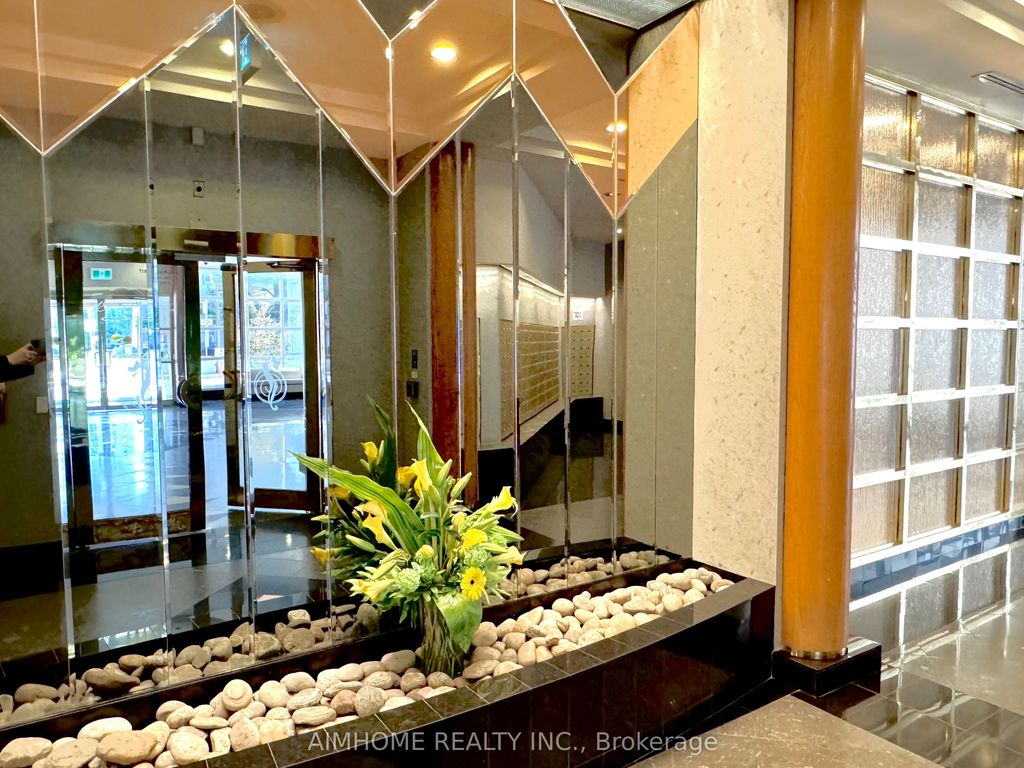 Photo of 28 Hollywood Avenue #708, Toronto, ON M2N 6S4 (MLS # C12402033)