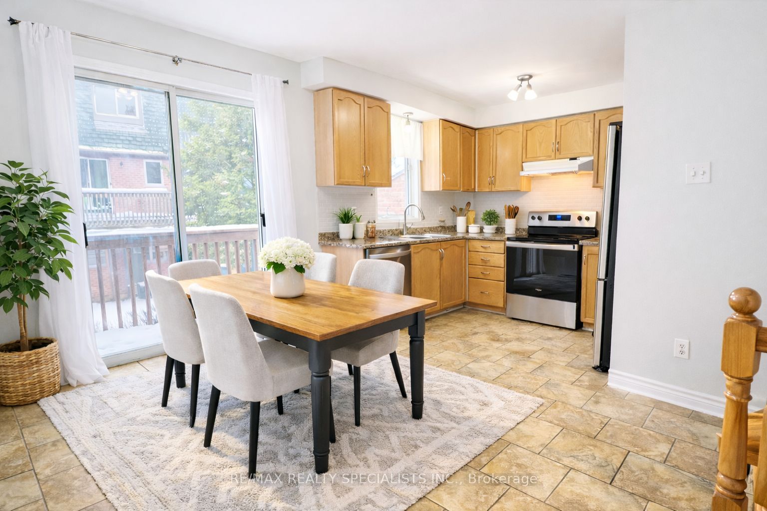 2945 Thomas Street 98