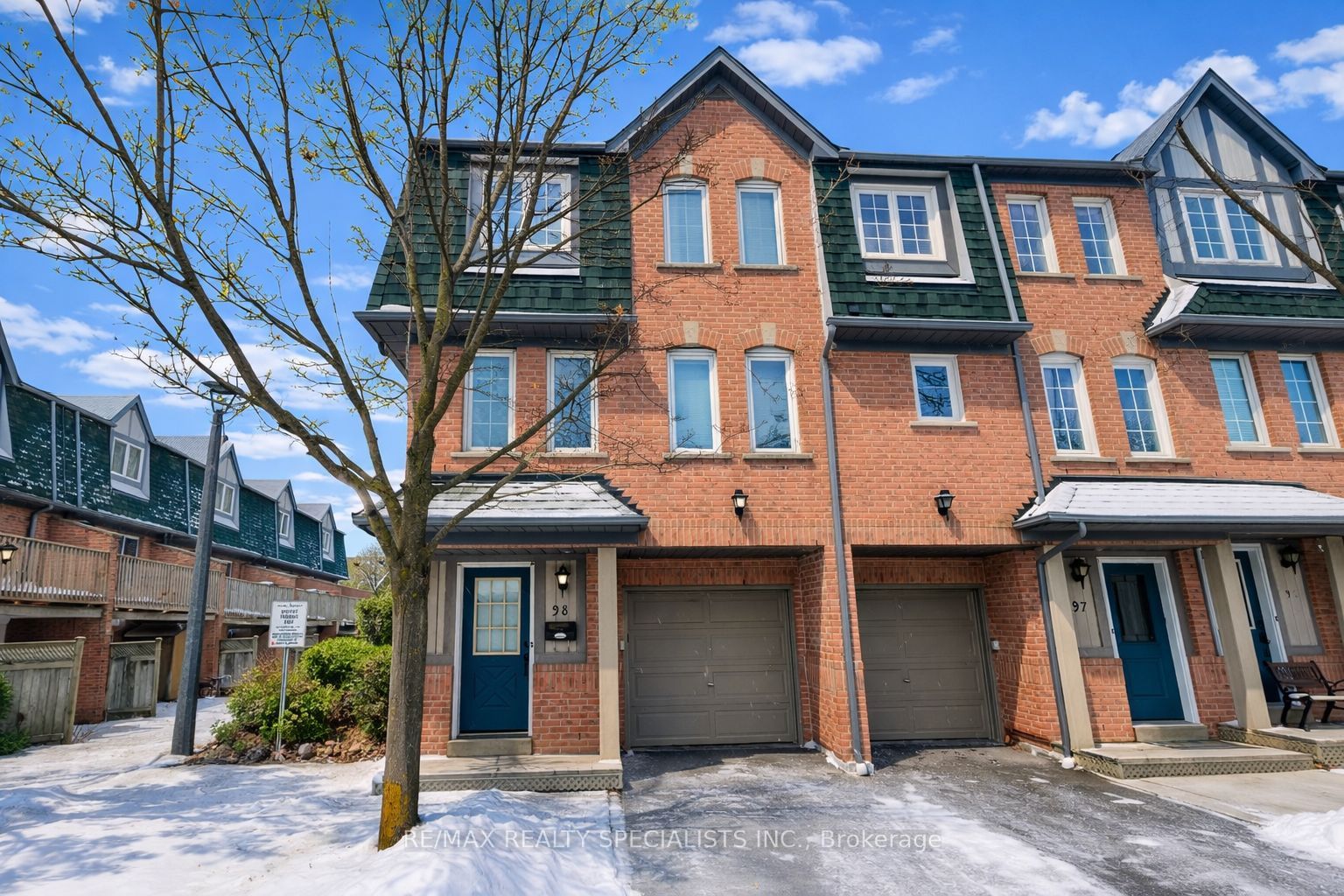 2945 Thomas Street 98