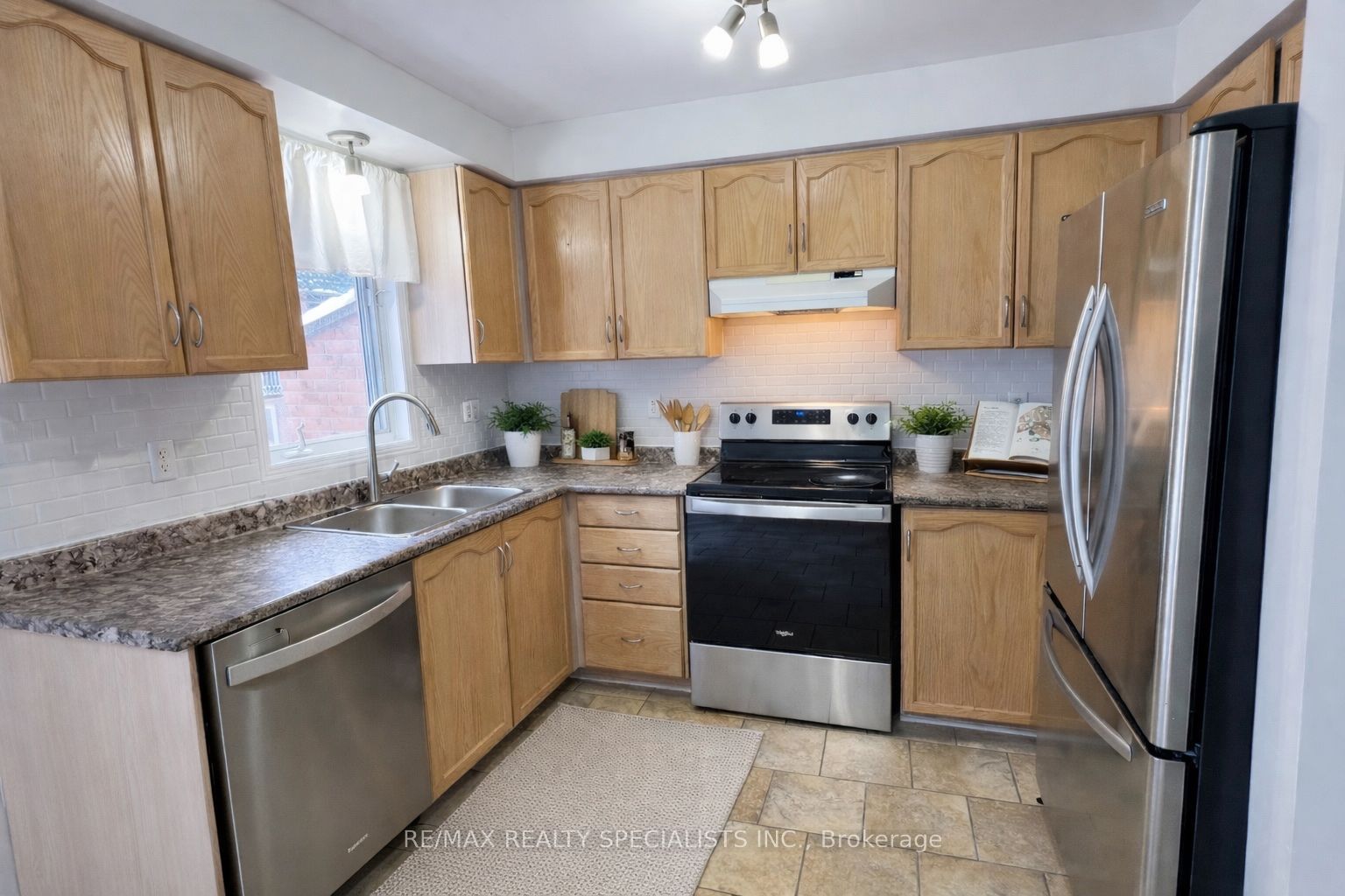 2945 Thomas Street 98