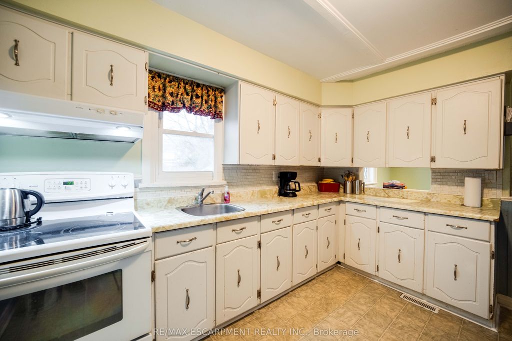 Photo of 338 Darling Street, Brantford, ON N3S 3Y3 (MLS # X12649146)