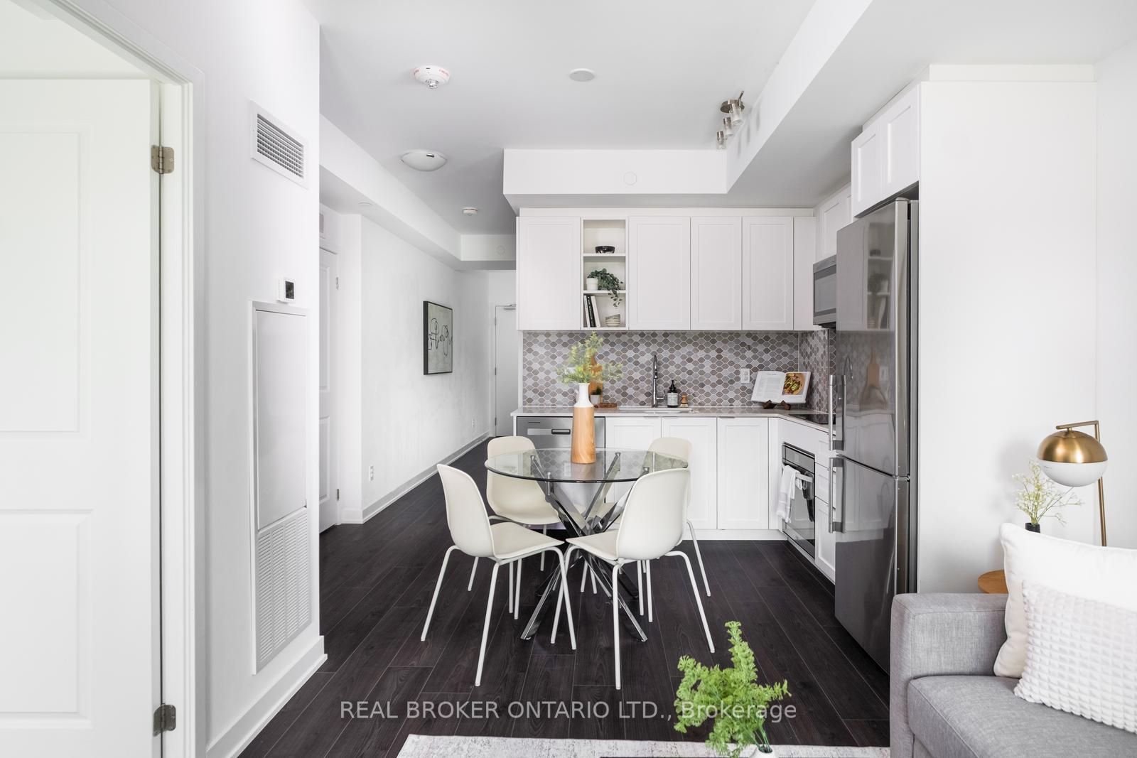 543 Richmond Street W 528
