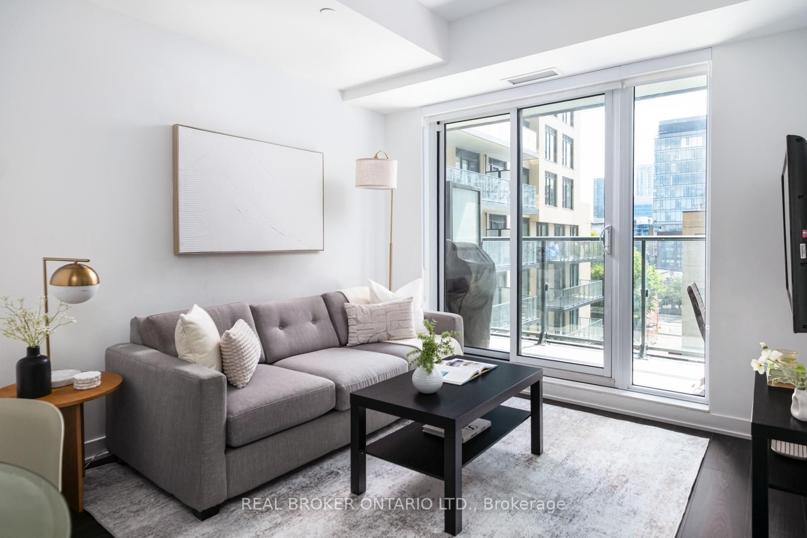 543 Richmond Street W 528