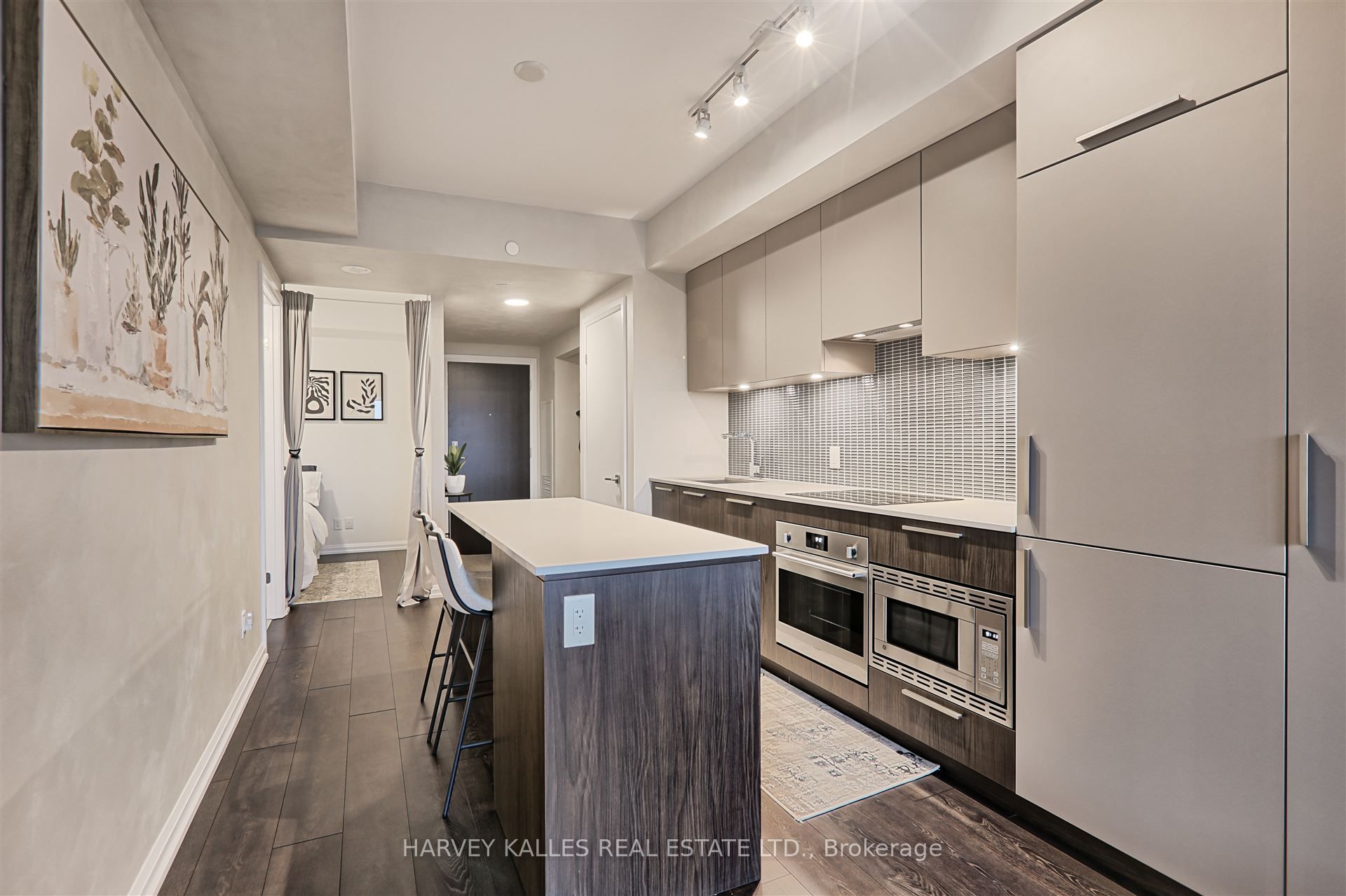 4208 Dundas Street W 412
