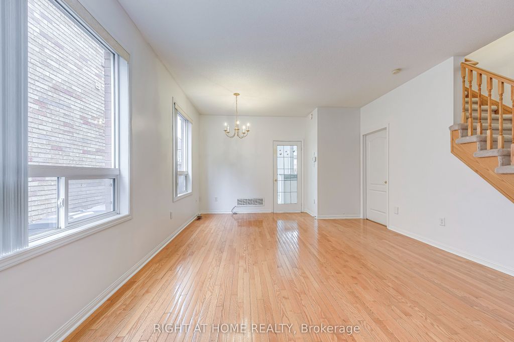 Photo of 1348 Weir Chase, Mississauga, ON L5V 2W9 (MLS # W12693908)