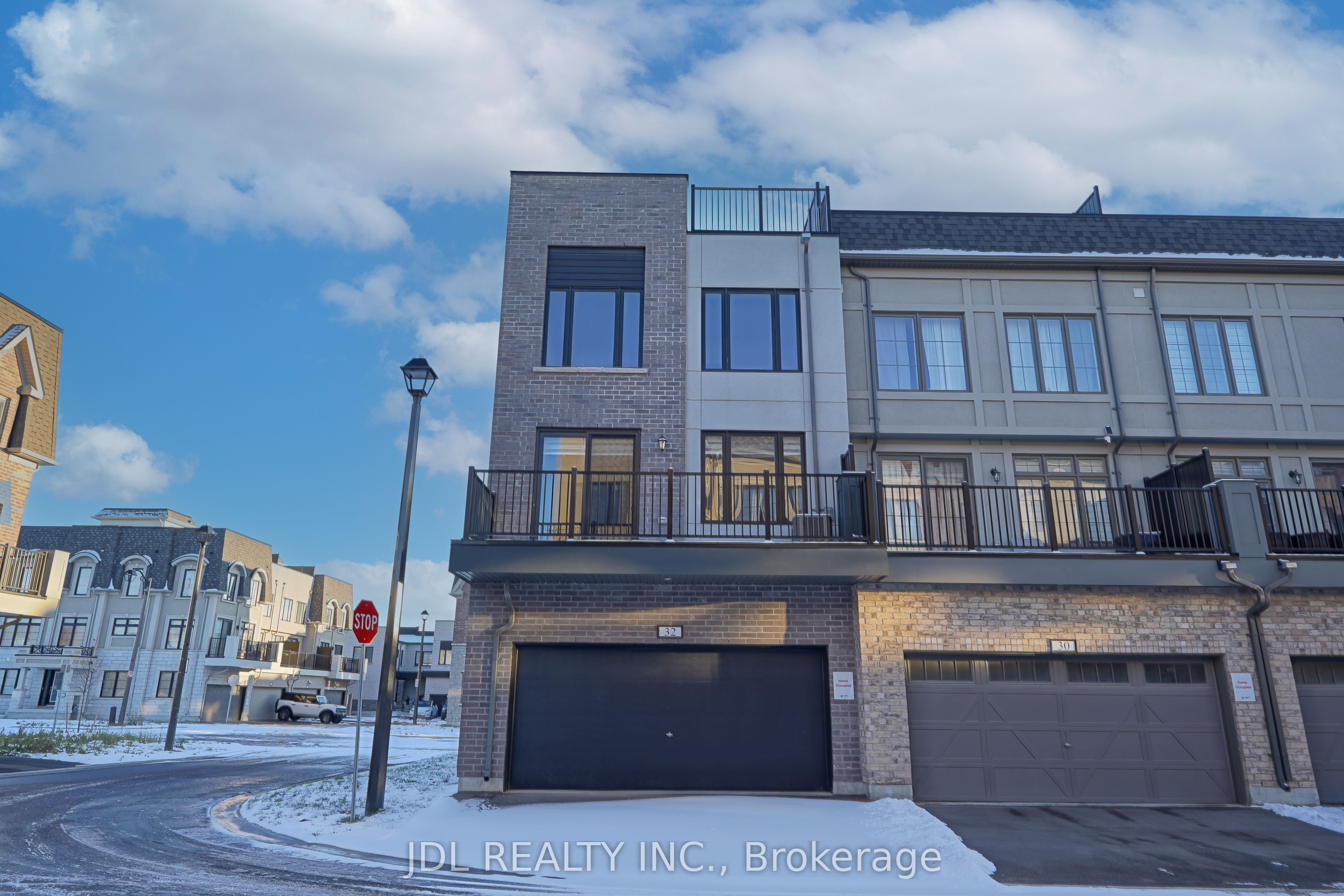 32 Guardhouse Crescent