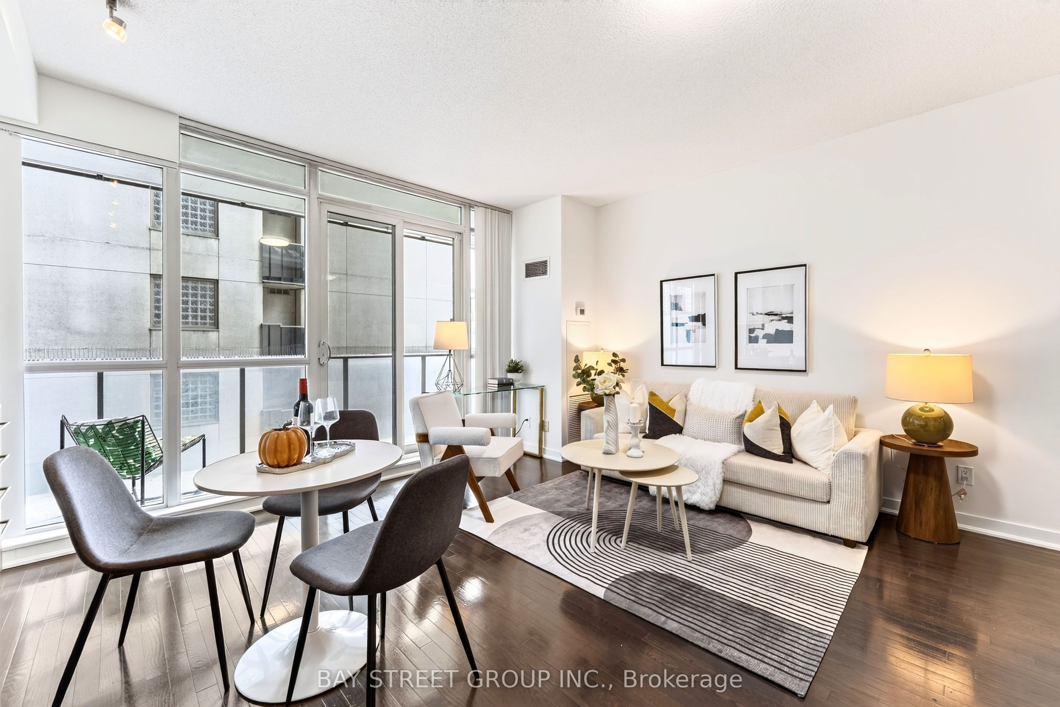 770 Bay Street 709