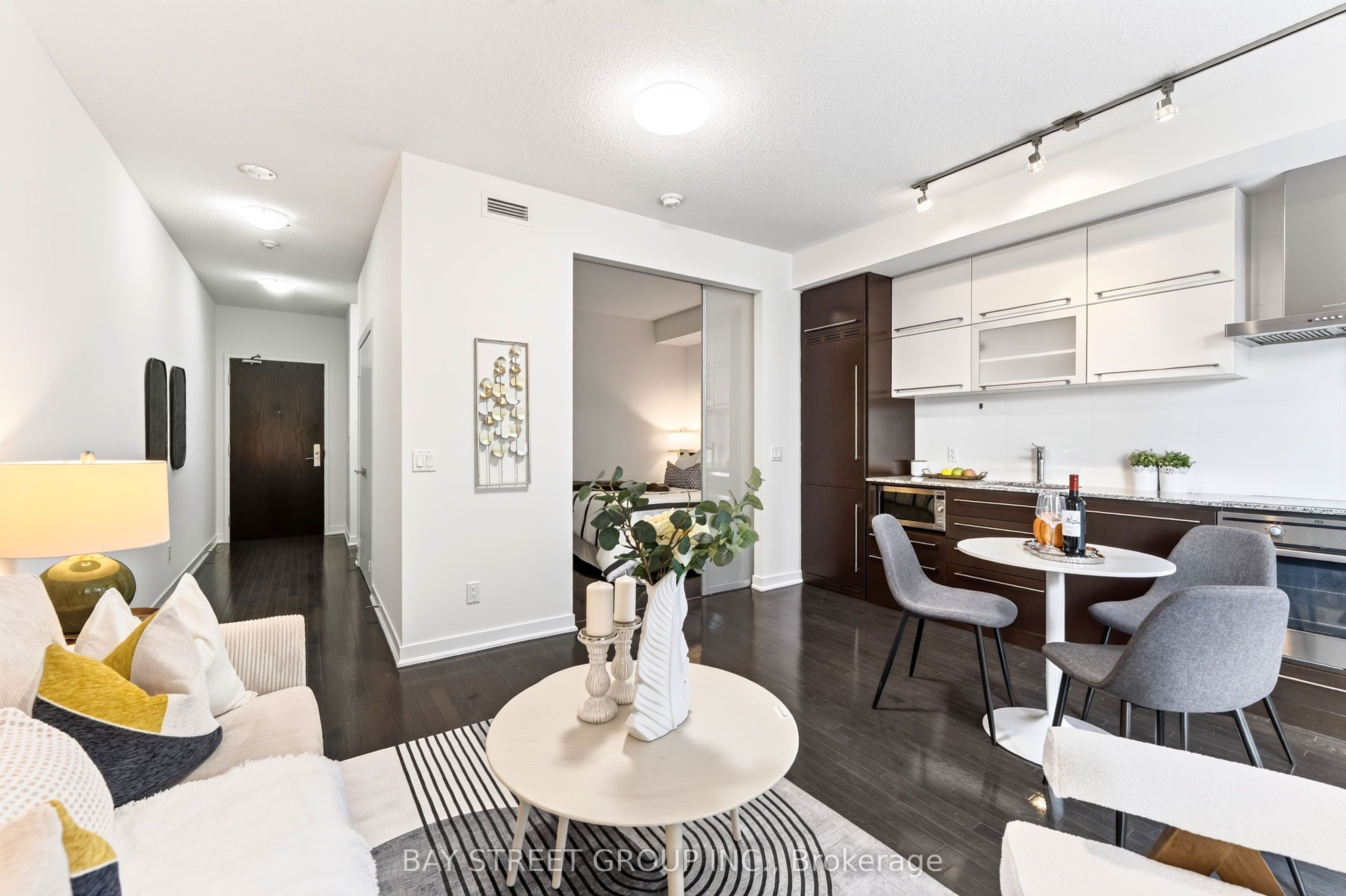 770 Bay Street 709