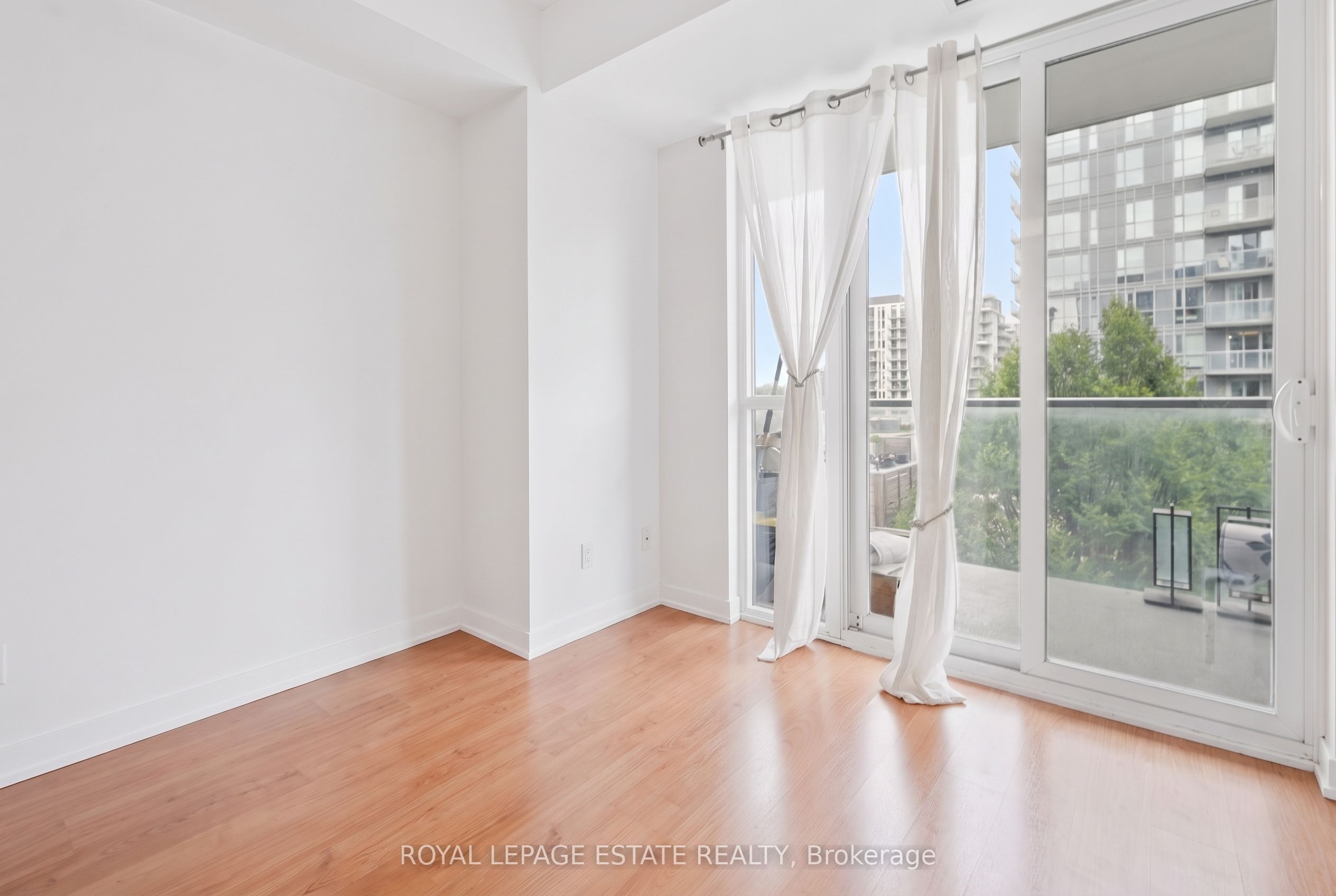 1 Cole Street 504
