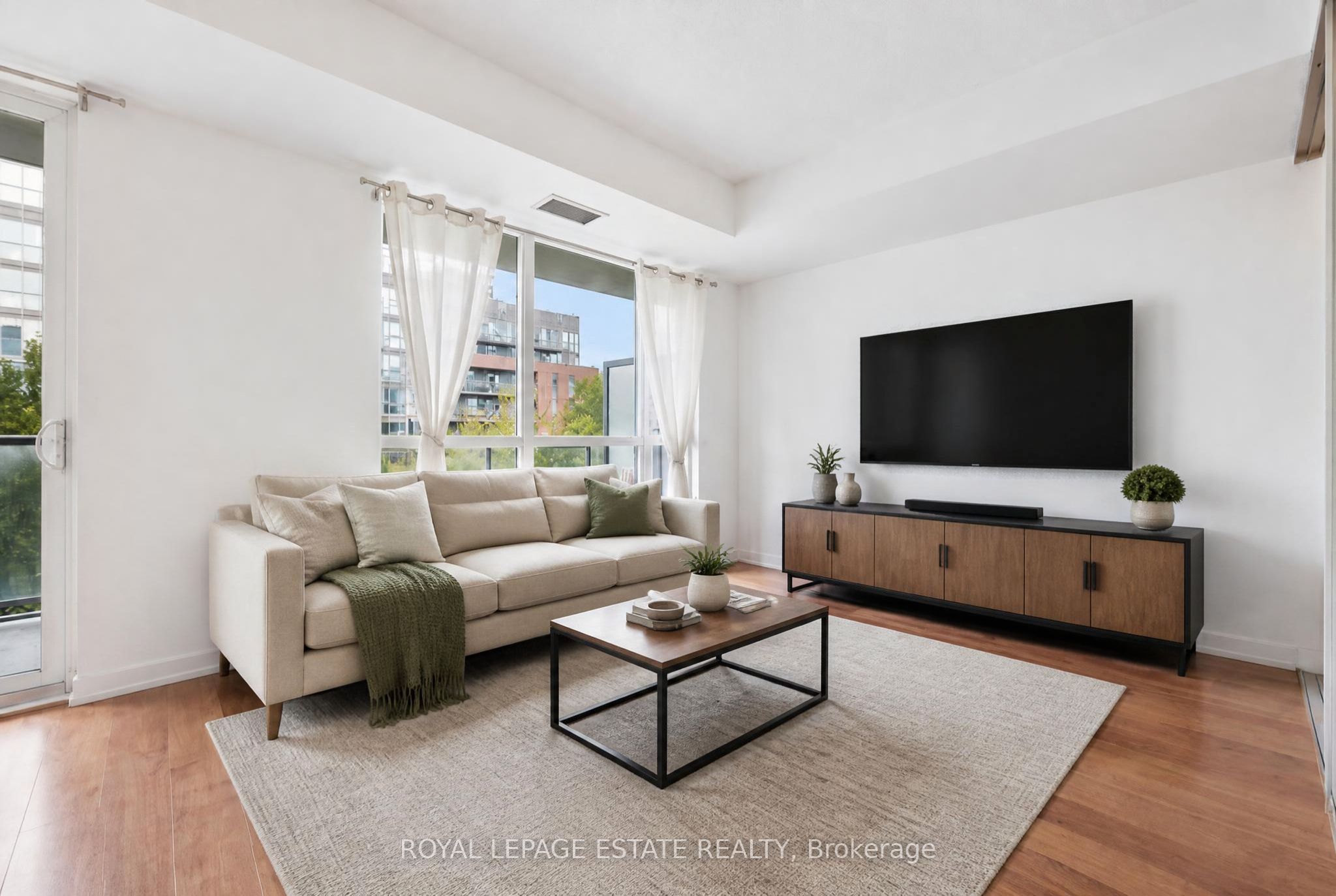 1 Cole Street 504
