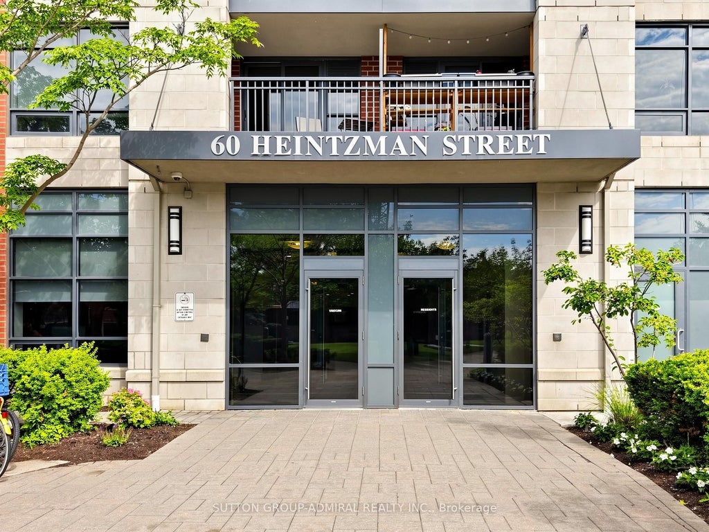 Photo of 60 Heintzman Street #1039, Toronto, ON M6P 5A1 (MLS # W13465978)
