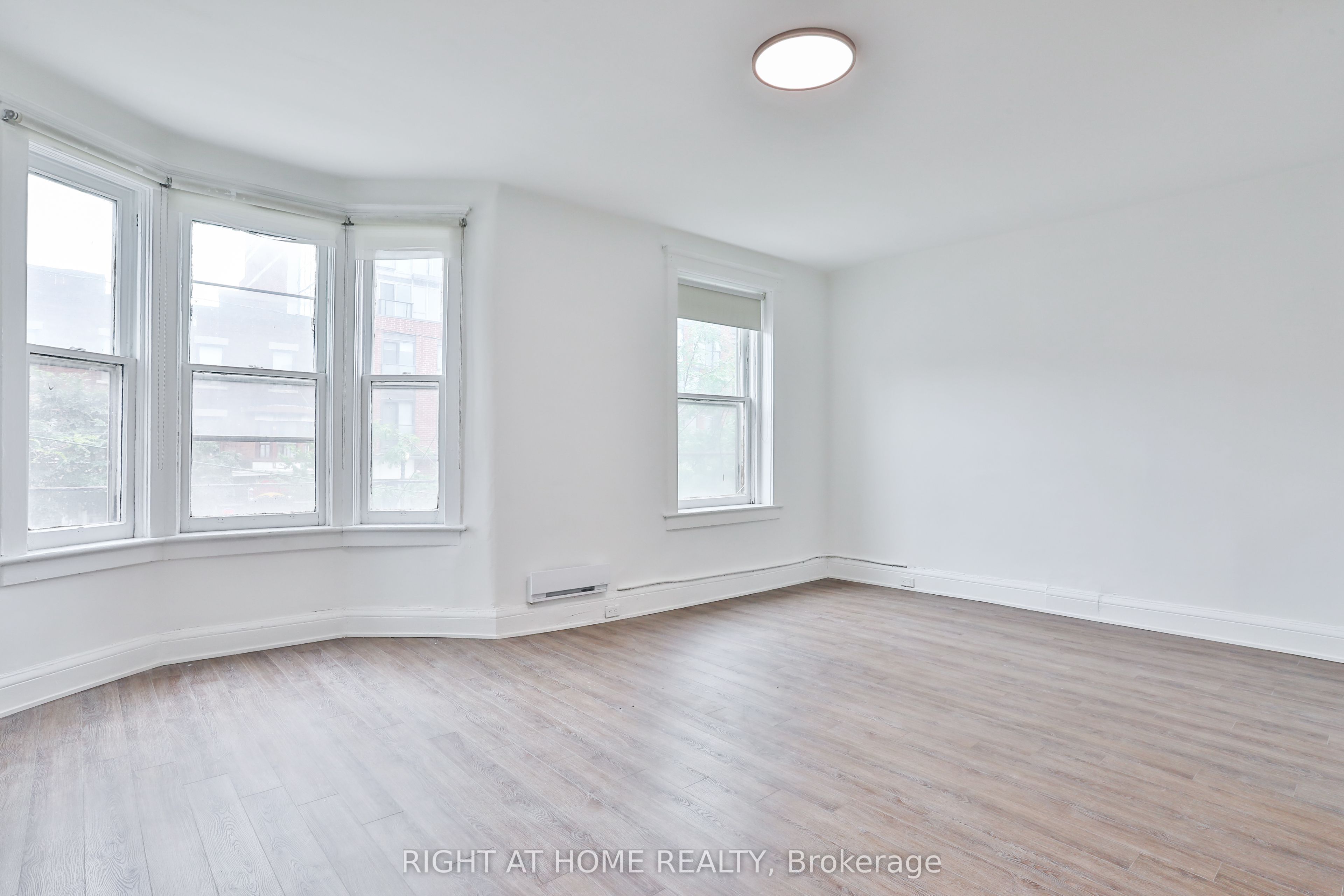 548 College Street 2F