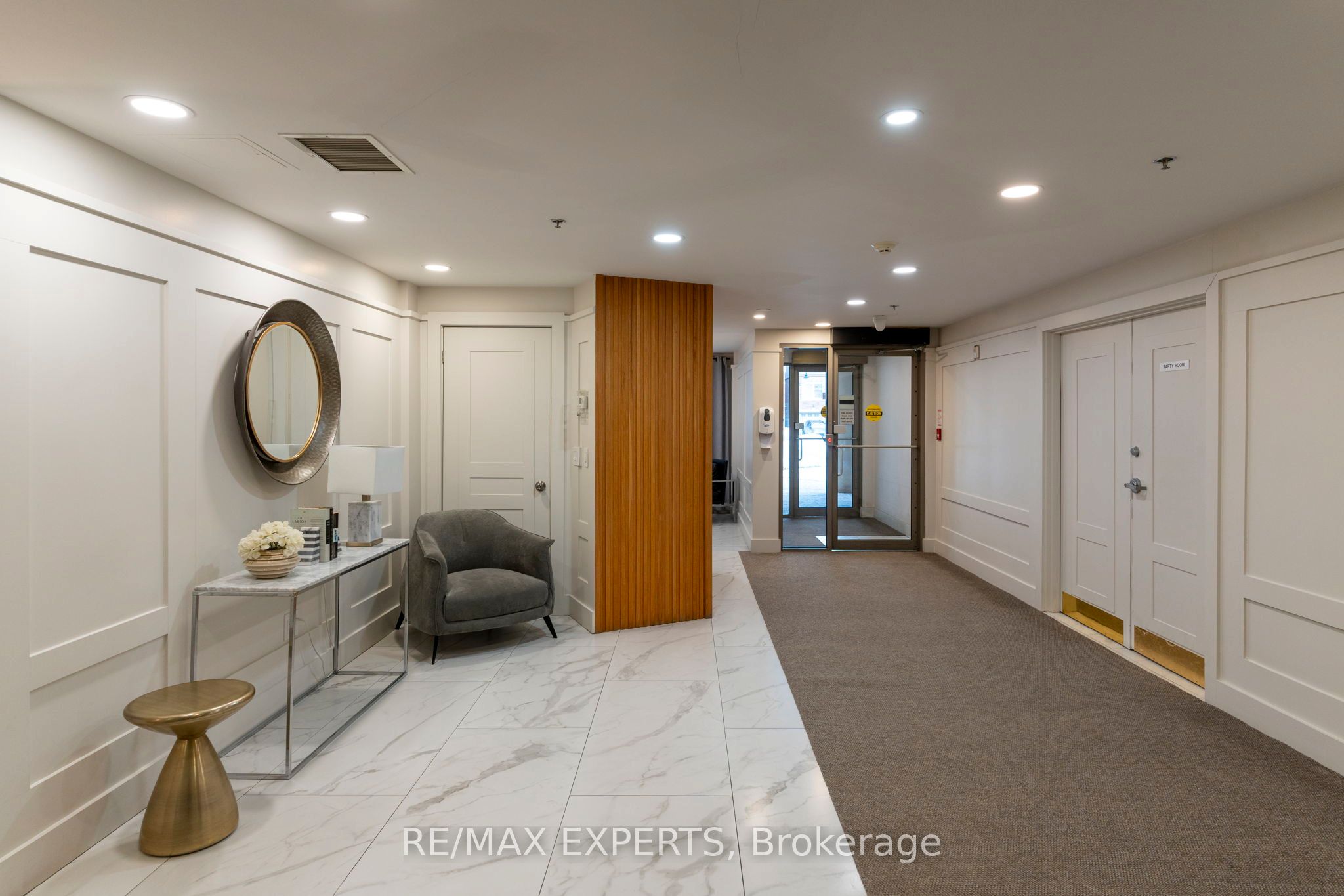 8026 Kipling Avenue 212