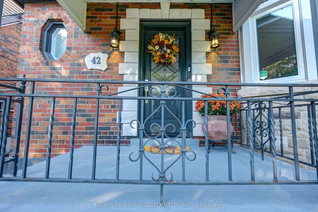Photo of 42 SW Eleventh Street N, Toronto, ON M8V 3G3 (MLS # W12443625)