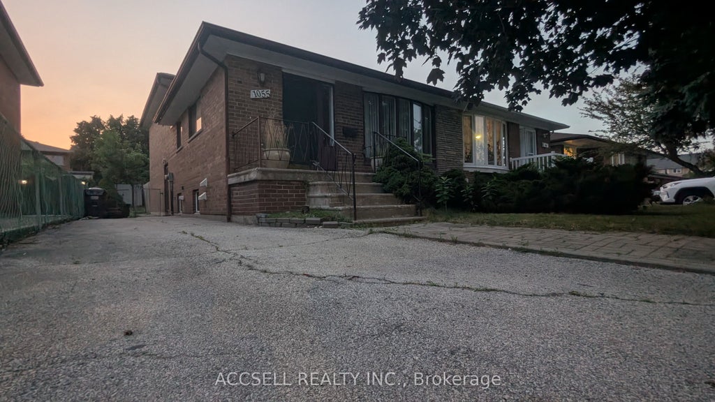 Photo of 1055 Claredale Road, Mississauga, ON L5G 1T5 (MLS # W13575078)
