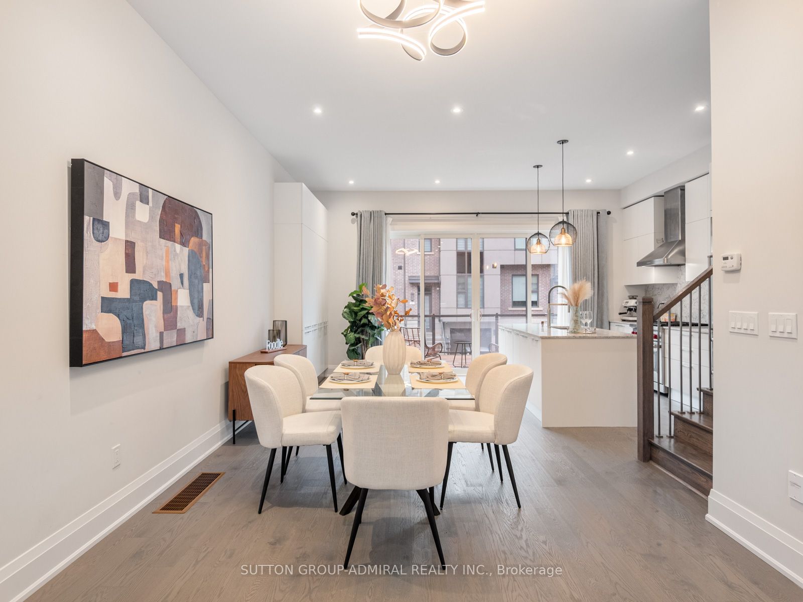 893 Clark Avenue W