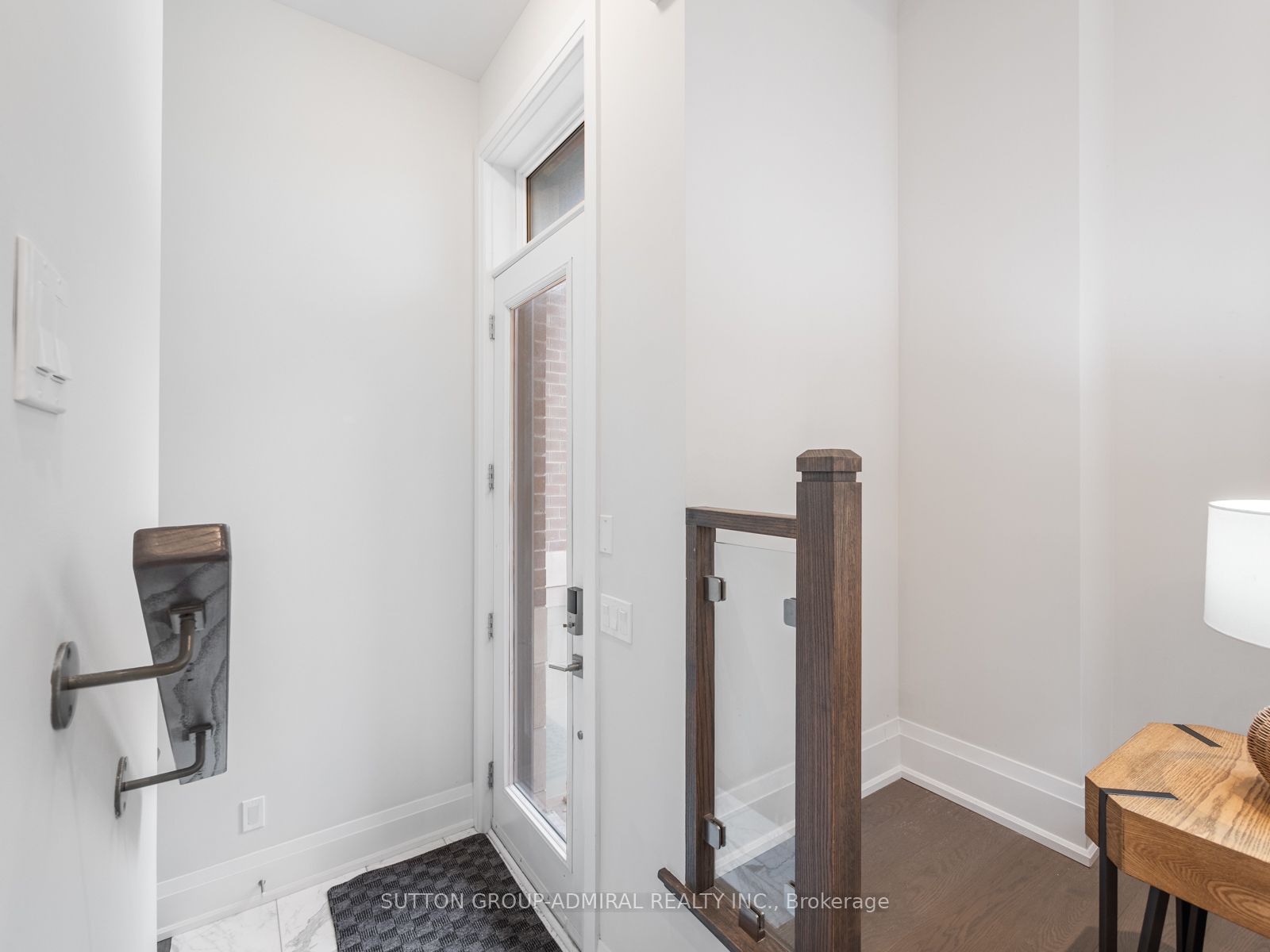 893 Clark Avenue W