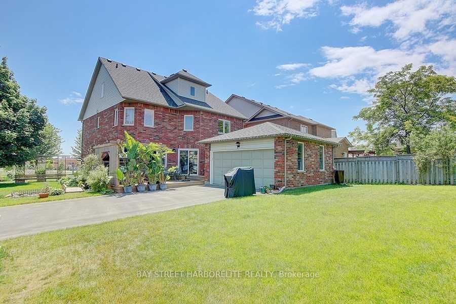 393 Ambleside Drive