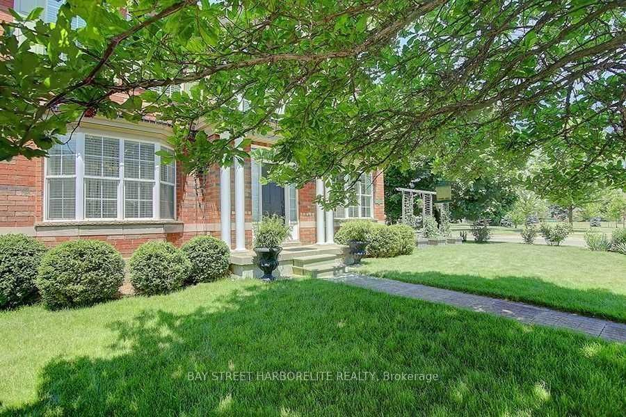 393 Ambleside Drive