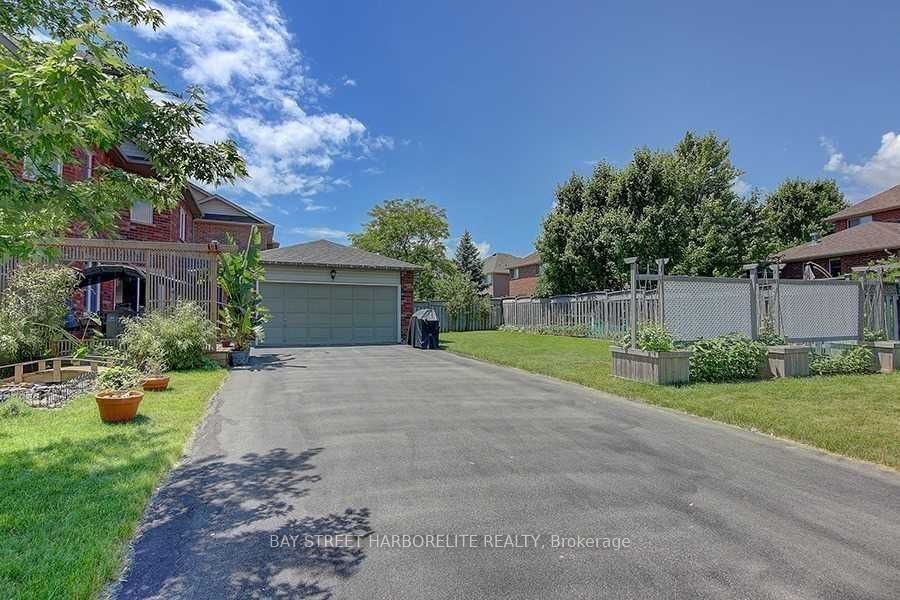 393 Ambleside Drive