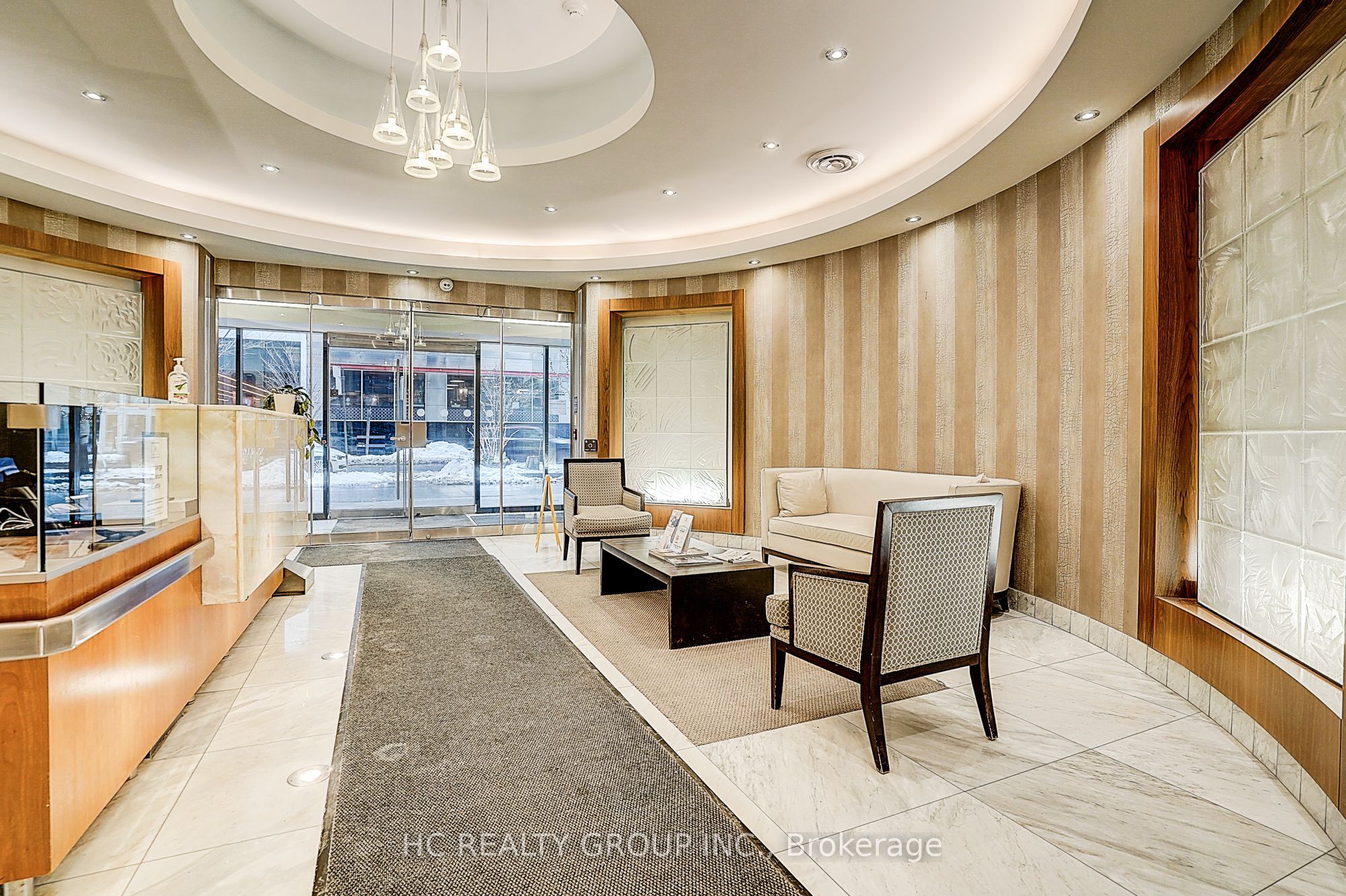 85 Bloor Street E 412