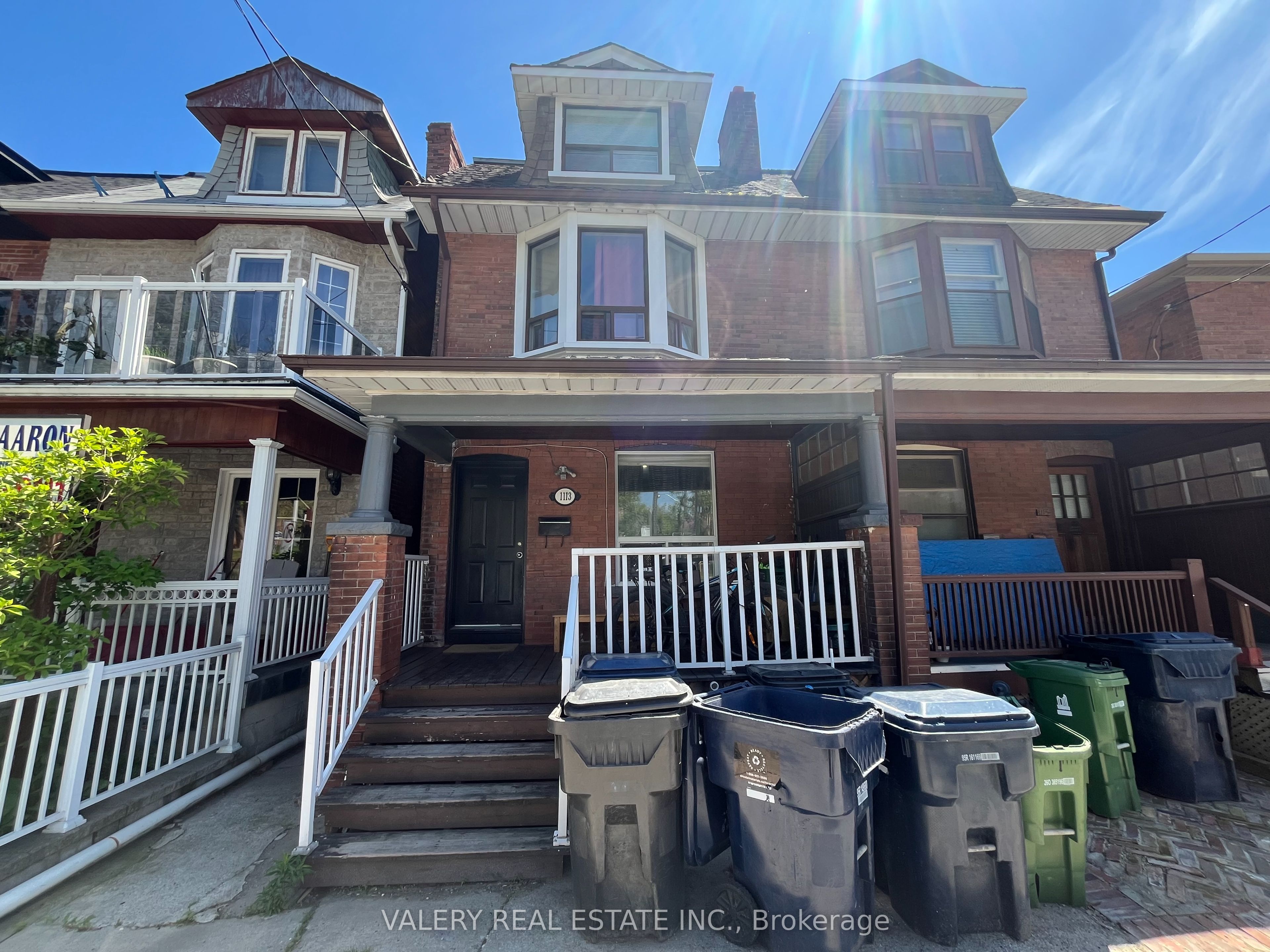 Photo 1 of 13 — 1113 Davenport Rd Road 2, Toronto, ON M6G 2C3